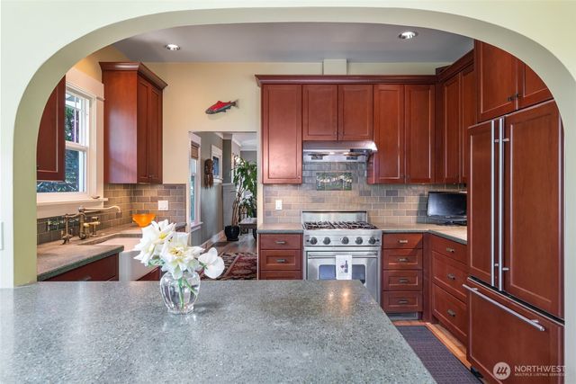 4010 Ashworth Avenue N, Seattle, WA 98103