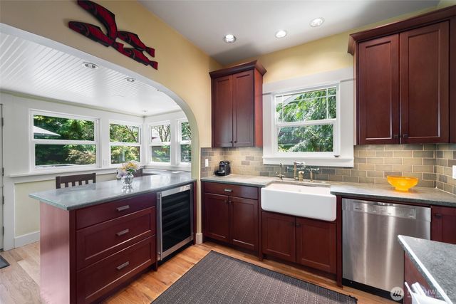 4010 Ashworth Avenue N, Seattle, WA 98103