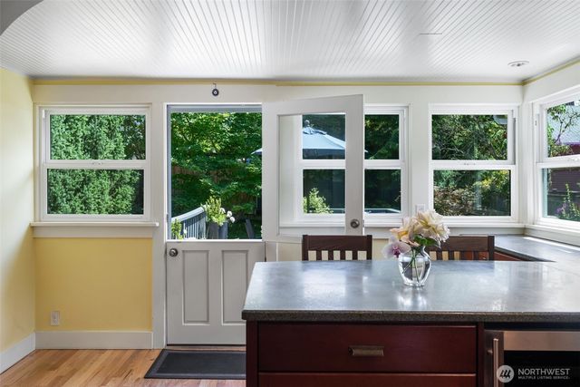 4010 Ashworth Avenue N, Seattle, WA 98103