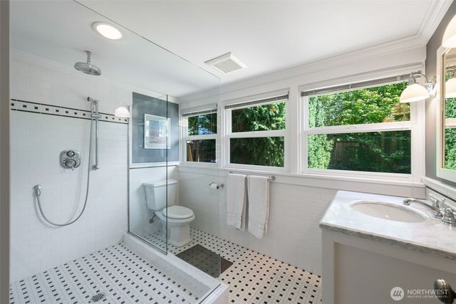 4010 Ashworth Avenue N, Seattle, WA 98103