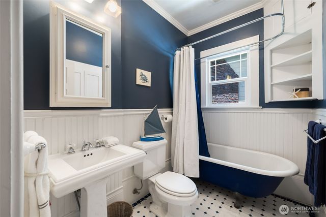 4010 Ashworth Avenue N, Seattle, WA 98103