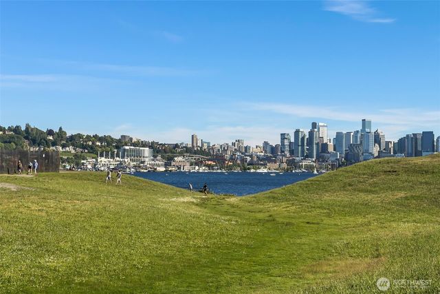 4010 Ashworth Avenue N, Seattle, WA 98103