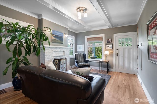 4010 Ashworth Avenue N, Seattle, WA 98103