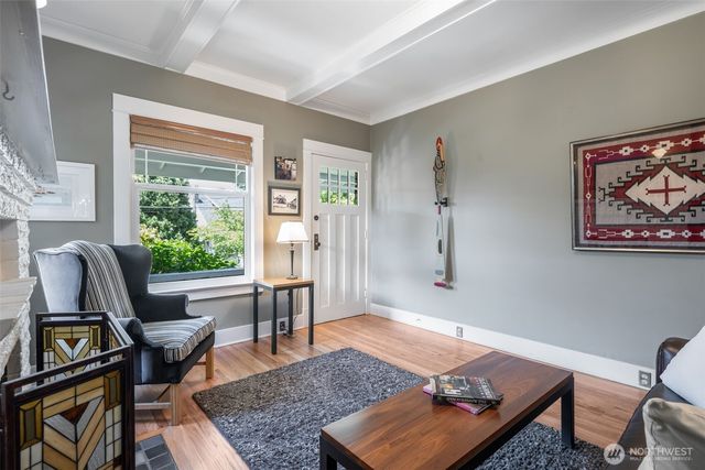 4010 Ashworth Avenue N, Seattle, WA 98103