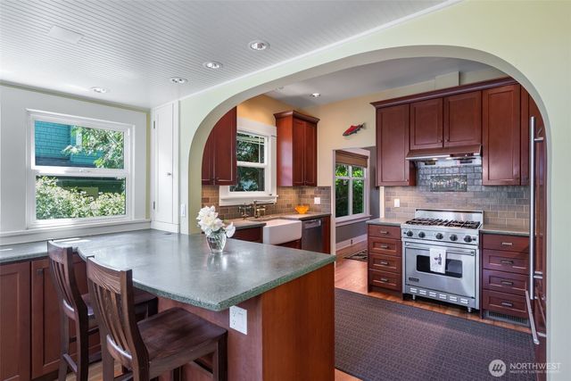4010 Ashworth Avenue N, Seattle, WA 98103