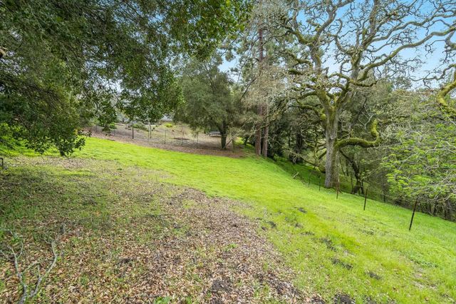 9 Charles Hill Rd, Orinda, CA 94563