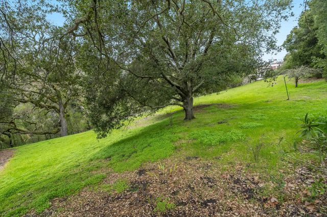 9 Charles Hill Rd, Orinda, CA 94563