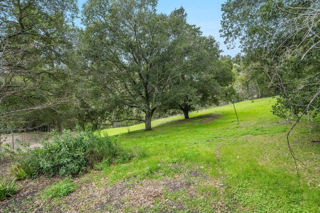 9 Charles Hill Rd, Orinda, CA 94563