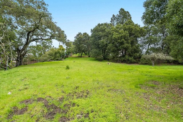 9 Charles Hill Rd, Orinda, CA 94563