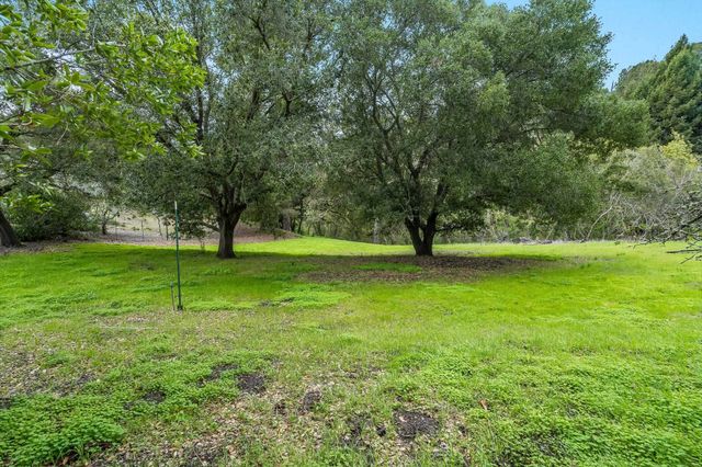 9 Charles Hill Rd, Orinda, CA 94563