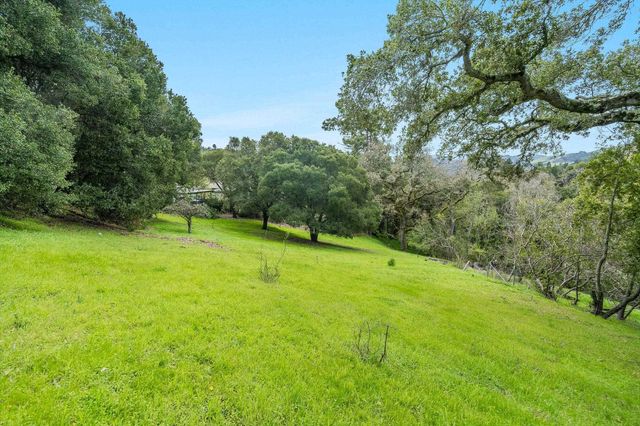 9 Charles Hill Rd, Orinda, CA 94563