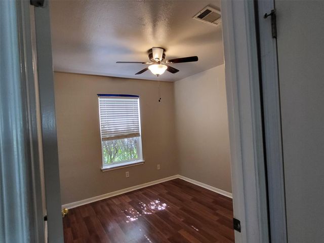 512 Maplecreek DR, Leander, TX 78641