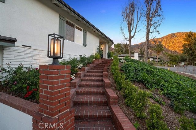 1985 Highland Oaks Drive, Arcadia, CA 91006