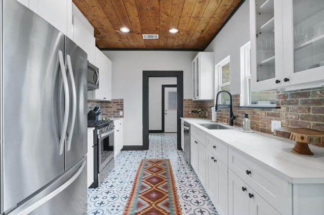 1204 E 13th ST, Georgetown, TX 78626