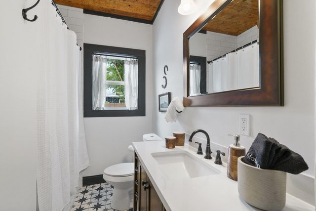 1204 E 13th ST, Georgetown, TX 78626