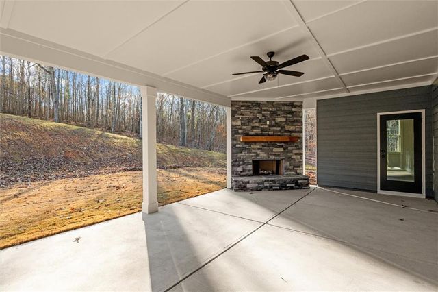 157 West Lake Boulevard, Carrollton, GA 30116