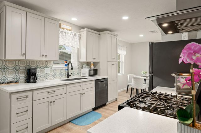 5147 Castlecreek Lane, Houston, TX 77053