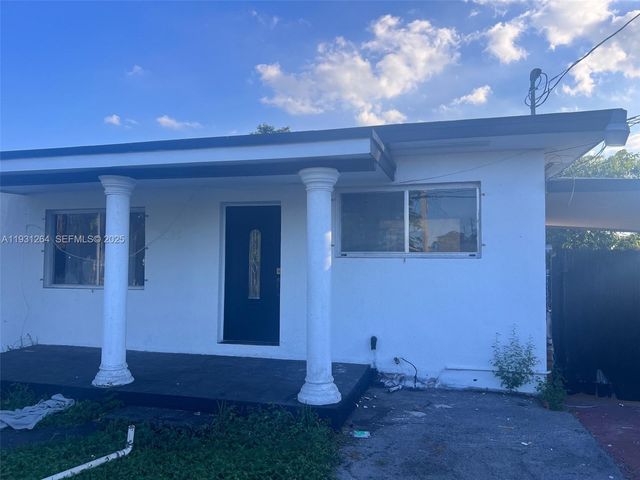 3090 NW 29th St A, Miami, FL 33142