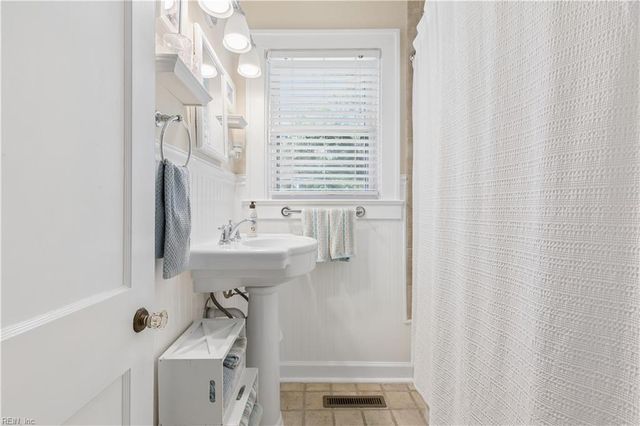 125 Wythe Crescent DR, Hampton, VA 23661