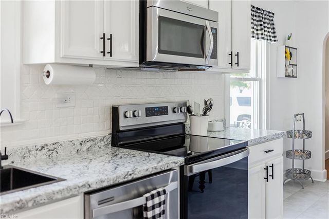 125 Wythe Crescent DR, Hampton, VA 23661