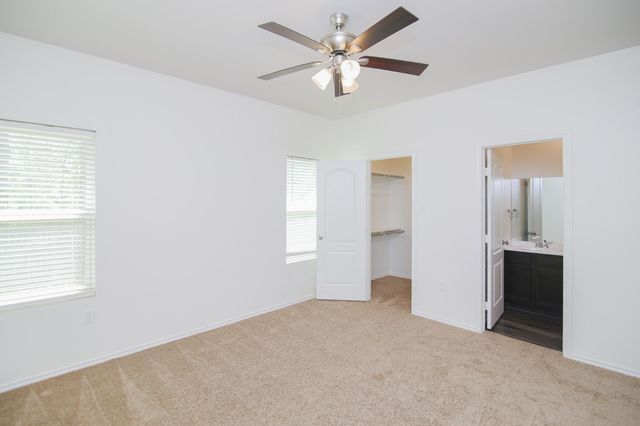 1131 Mission Creek Dr, Longview, TX 75601