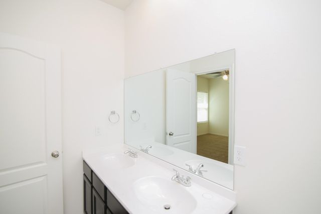 1131 Mission Creek Dr, Longview, TX 75601