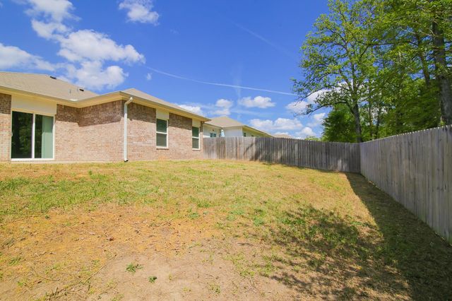 1131 Mission Creek Dr, Longview, TX 75601