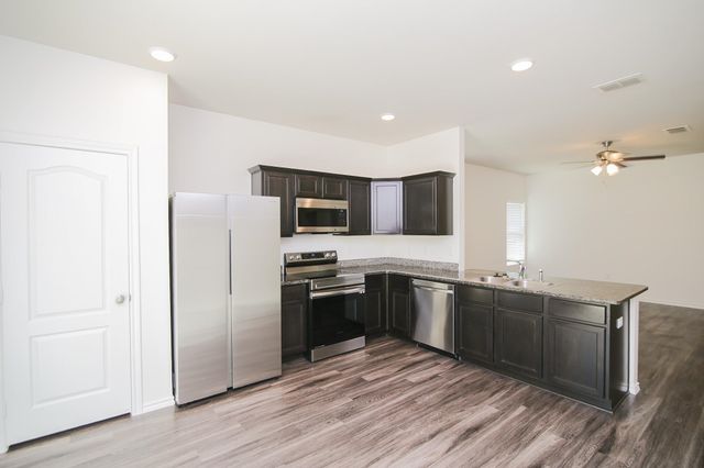 1131 Mission Creek Dr, Longview, TX 75601