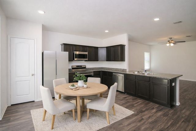 1131 Mission Creek Dr, Longview, TX 75601