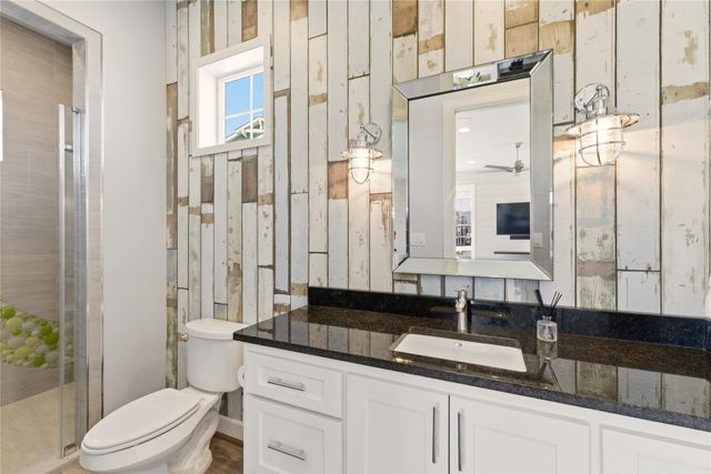 321 Island CIR, Kingsland, TX 78639