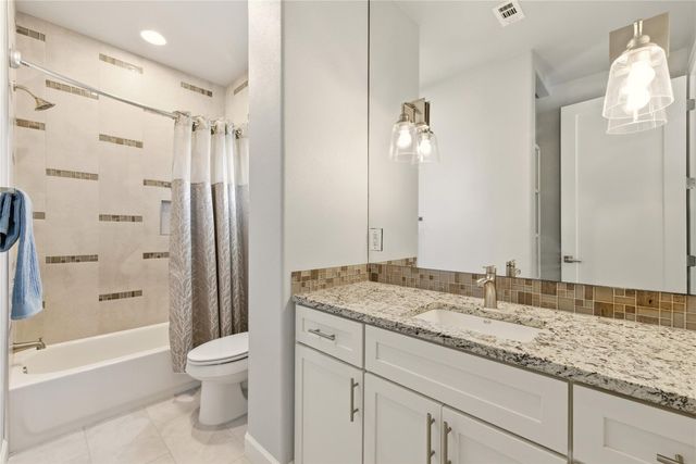 321 Island CIR, Kingsland, TX 78639