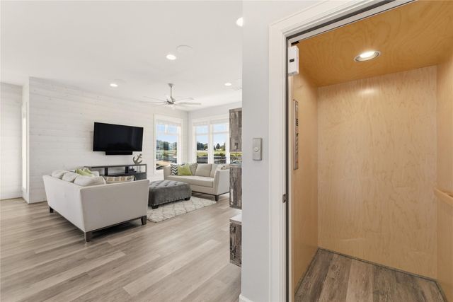 321 Island CIR, Kingsland, TX 78639