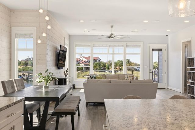 321 Island CIR, Kingsland, TX 78639