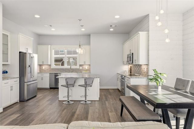 321 Island CIR, Kingsland, TX 78639