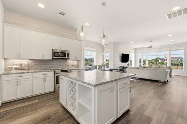 321 Island CIR, Kingsland, TX 78639