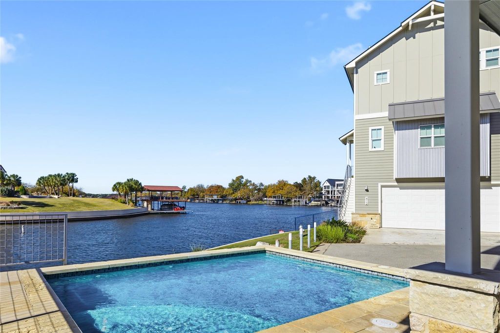 321 Island CIR, Kingsland, TX 78639