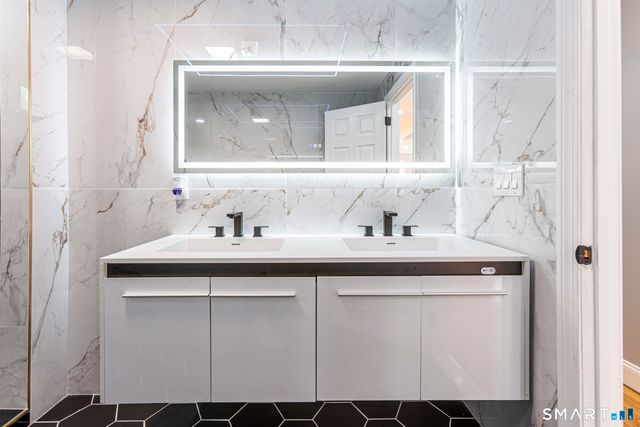 83 Olcott Street, Manchester, CT 06040