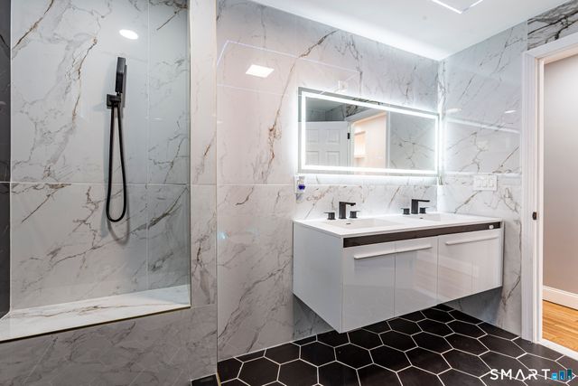 83 Olcott Street, Manchester, CT 06040