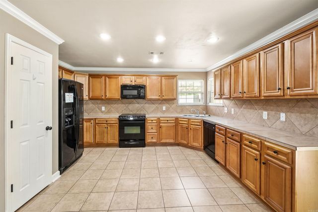 500 Meadow Lynn, Morrilton, AR 72110