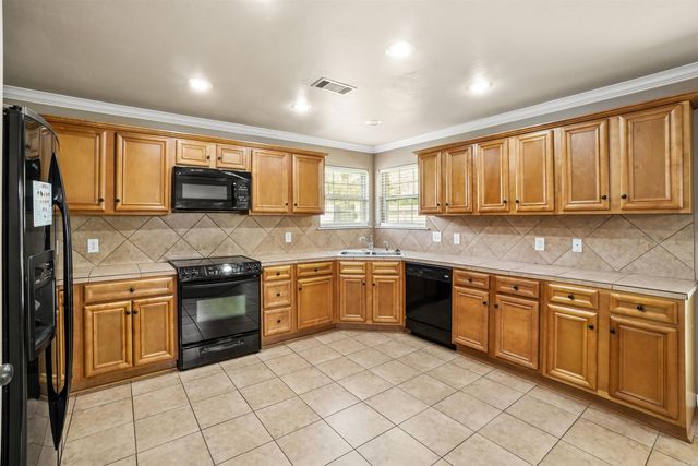 500 Meadow Lynn, Morrilton, AR 72110
