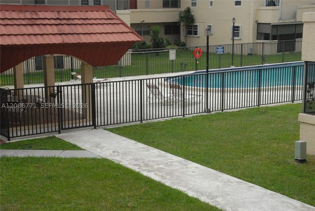 10907 N Kendall Dr 416, Miami, FL 33176