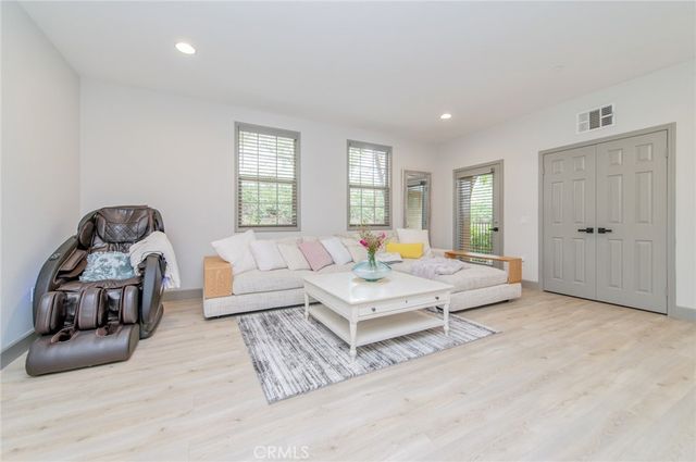 151 Silverado, Irvine, CA 92618