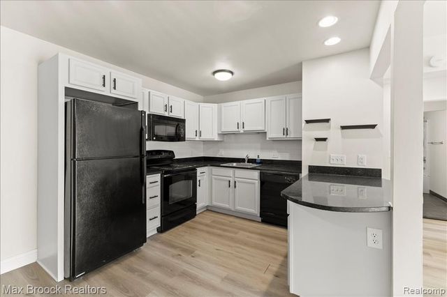 2425 Torquay Avenue 101, Royal Oak, MI 48073