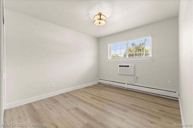 2425 Torquay Avenue 101, Royal Oak, MI 48073