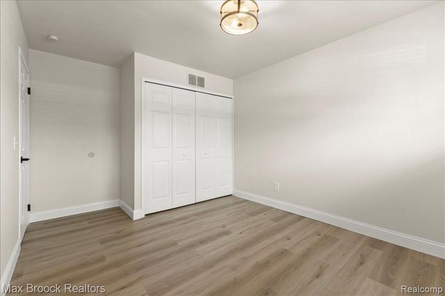 2425 Torquay Avenue 101, Royal Oak, MI 48073