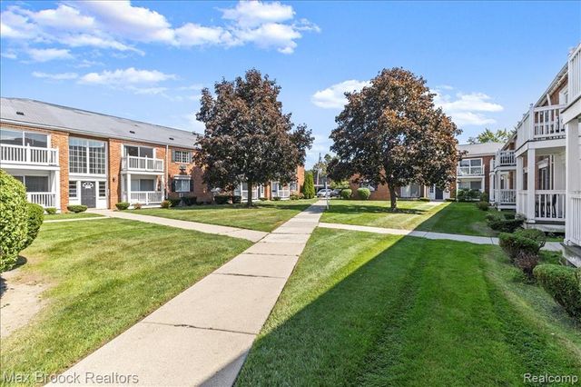2425 Torquay Avenue 101, Royal Oak, MI 48073