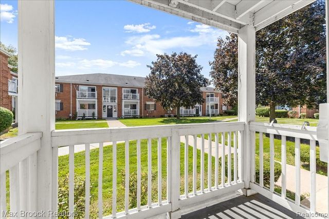 2425 Torquay Avenue 101, Royal Oak, MI 48073