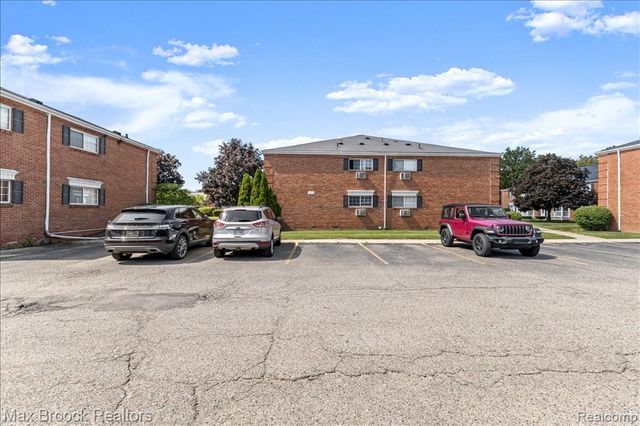 2425 Torquay Avenue 101, Royal Oak, MI 48073