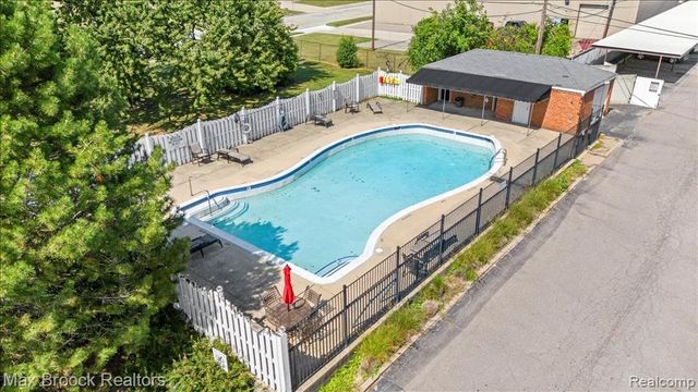 2425 Torquay Avenue 101, Royal Oak, MI 48073