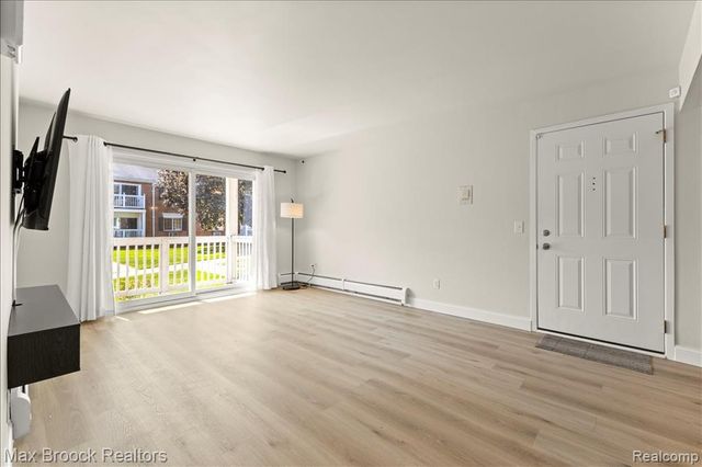 2425 Torquay Avenue 101, Royal Oak, MI 48073